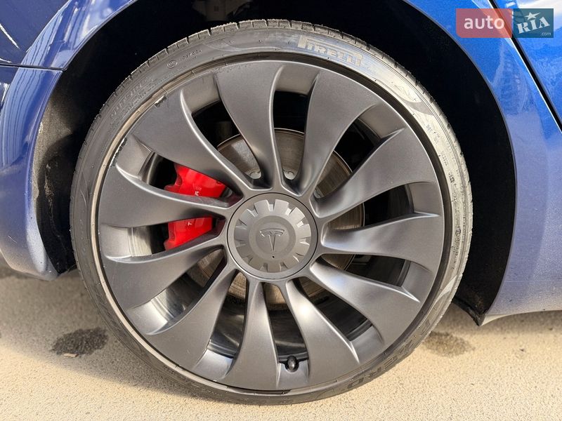 Седан Tesla Model 3 2023 в Киеве
