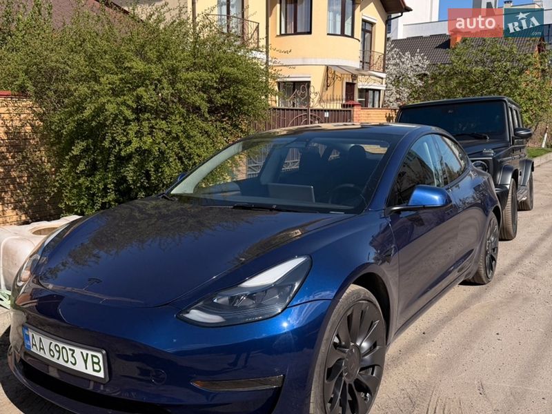 Седан Tesla Model 3 2023 в Киеве
