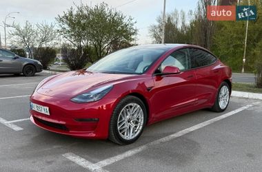 Седан Tesla Model 3 2021 в Києві