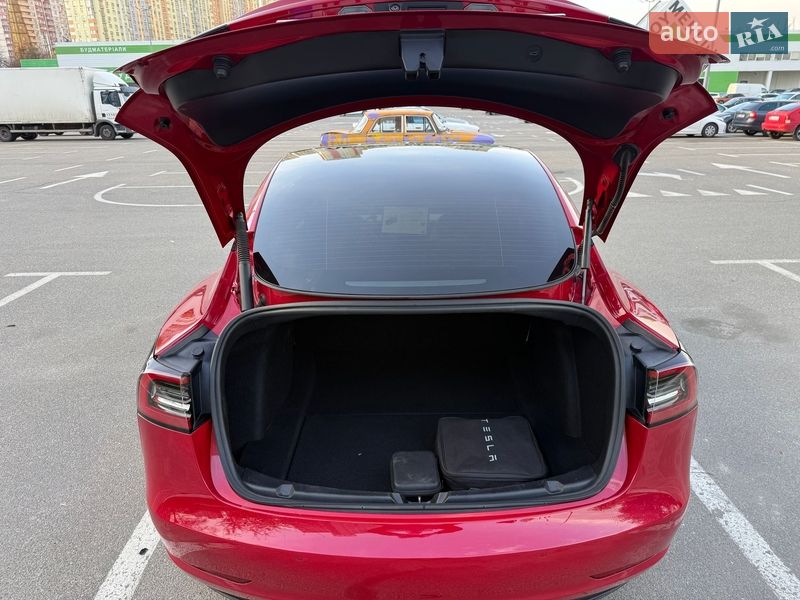Седан Tesla Model 3 2021 в Киеве