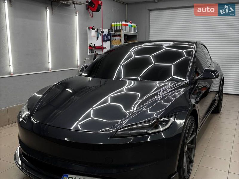 Седан Tesla Model 3 2024 в Черноморске
