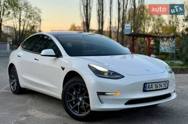 Седан Tesla Model 3 2021 в Киеве