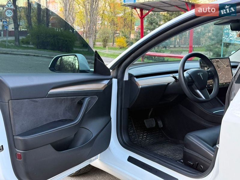 Седан Tesla Model 3 2021 в Киеве