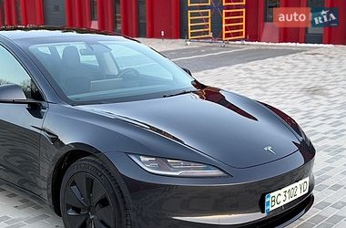 Седан Tesla Model 3 2024 в Львове