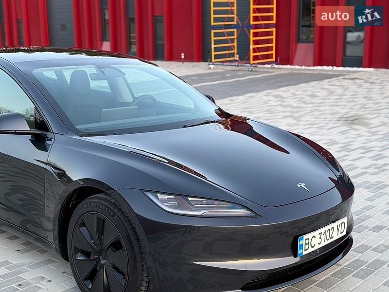 Седан Tesla Model 3 2024 в Львове