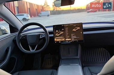 Седан Tesla Model 3 2024 в Львове