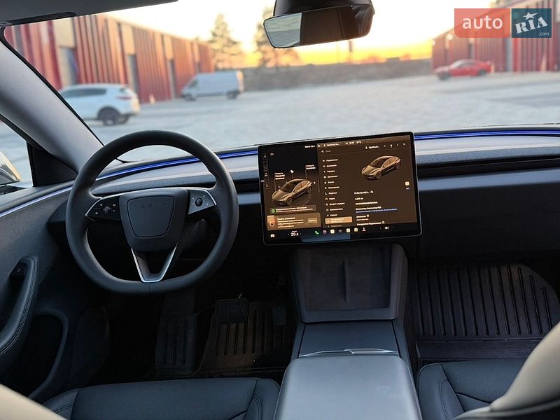 Седан Tesla Model 3 2024 в Львове