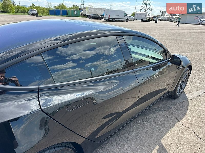 Седан Tesla Model 3 2018 в Ужгороді