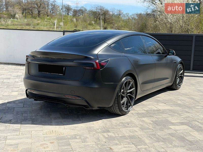 Седан Tesla Model 3 2024 в Тернополе