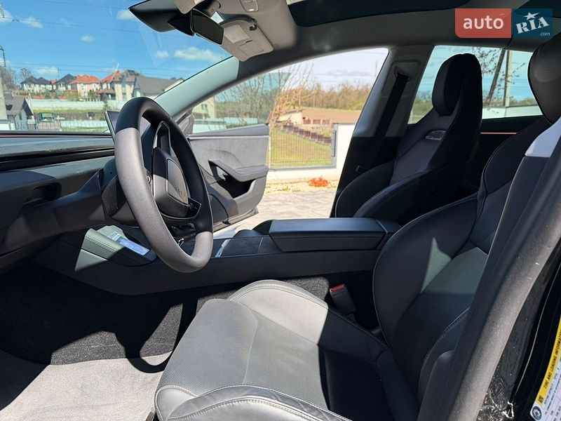 Седан Tesla Model 3 2024 в Тернополе