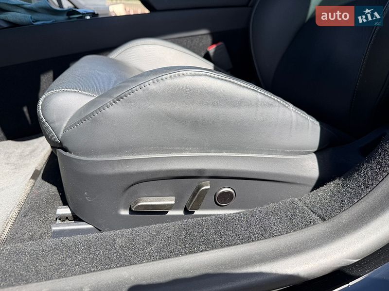 Седан Tesla Model 3 2024 в Тернополе