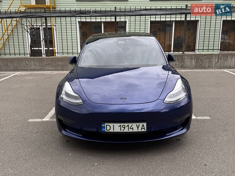 Седан Tesla Model 3 2021 в Киеве