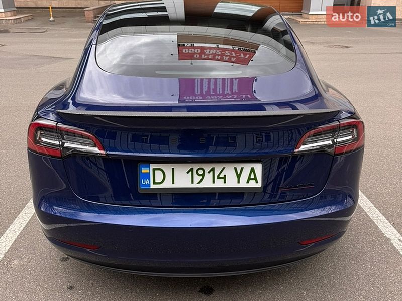 Седан Tesla Model 3 2021 в Киеве