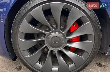 Седан Tesla Model 3 2021 в Киеве