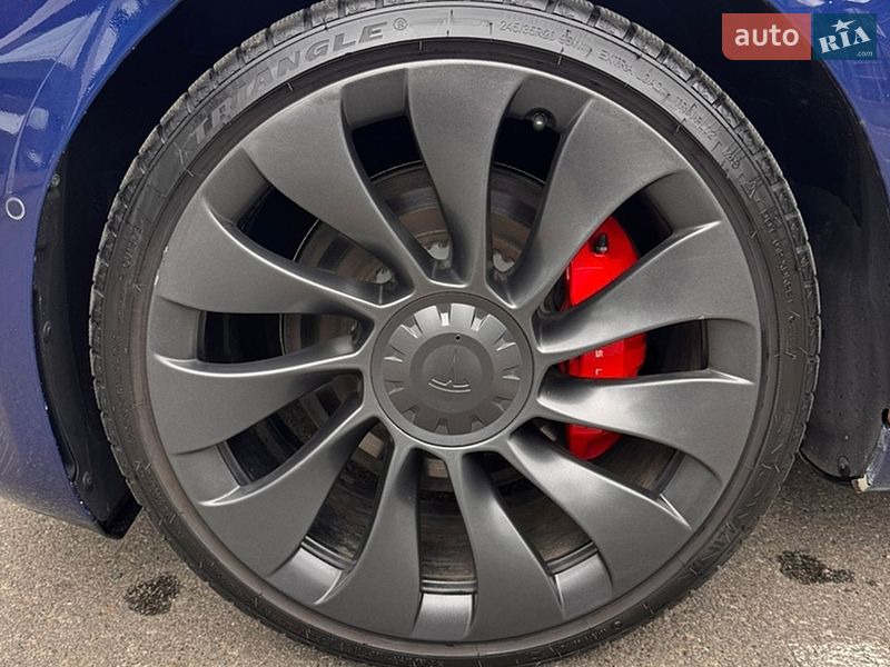 Седан Tesla Model 3 2021 в Киеве