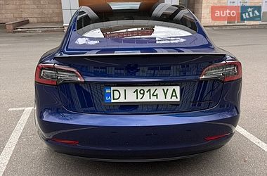 Седан Tesla Model 3 2021 в Киеве