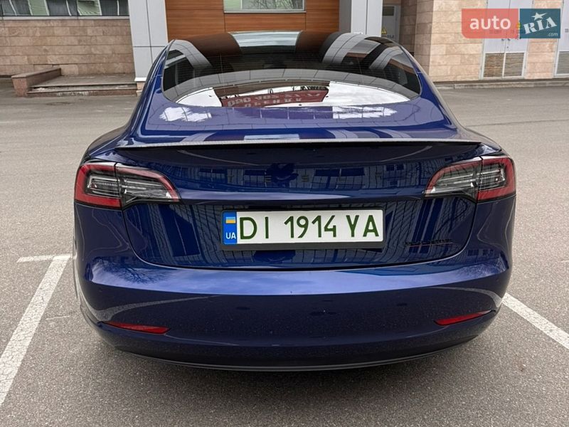 Седан Tesla Model 3 2021 в Киеве