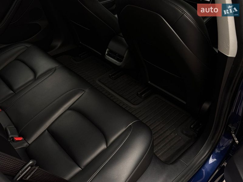 Седан Tesla Model 3 2021 в Киеве