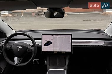Седан Tesla Model 3 2021 в Киеве