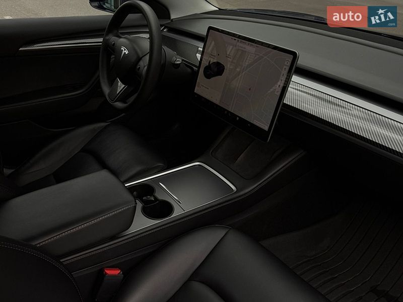 Седан Tesla Model 3 2021 в Киеве