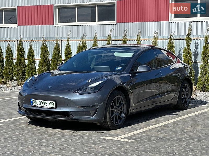 Tesla Model 3 2021