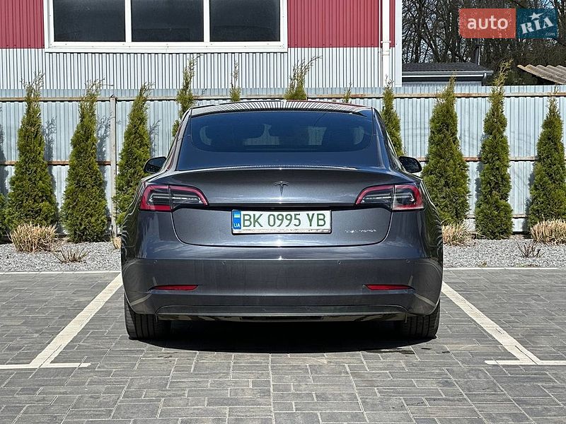 Седан Tesla Model 3 2021 в Луцке