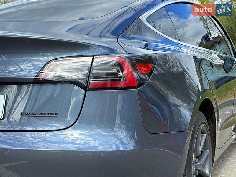 Седан Tesla Model 3 2019 в Киеве