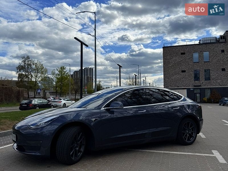 Седан Tesla Model 3 2019 в Киеве