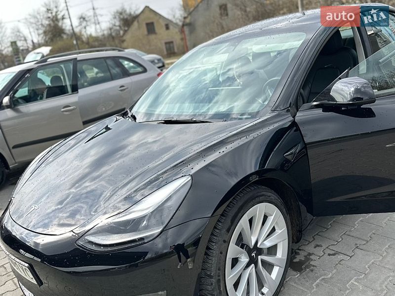 Седан Tesla Model 3 2022 в Львові