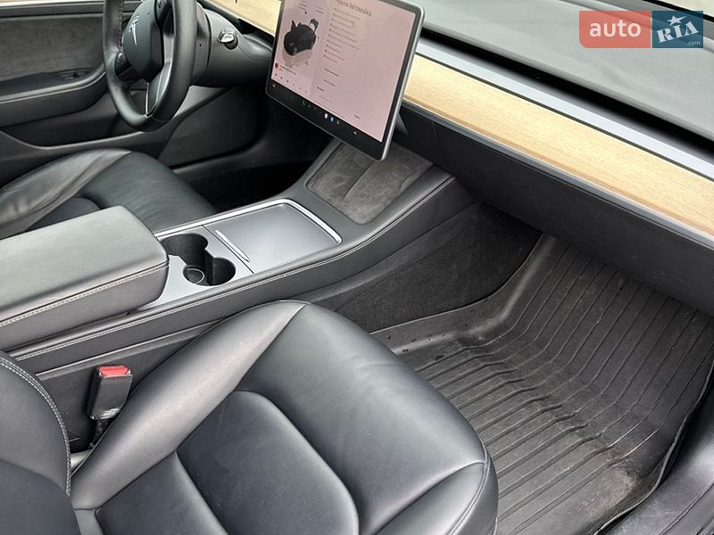 Седан Tesla Model 3 2022 в Львові