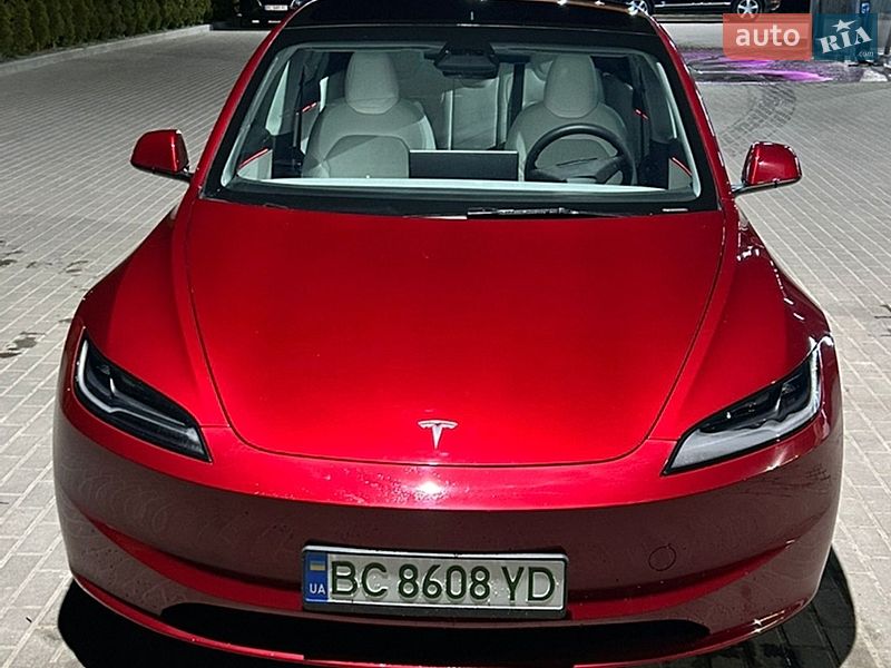 Седан Tesla Model 3 2024 в Львове
