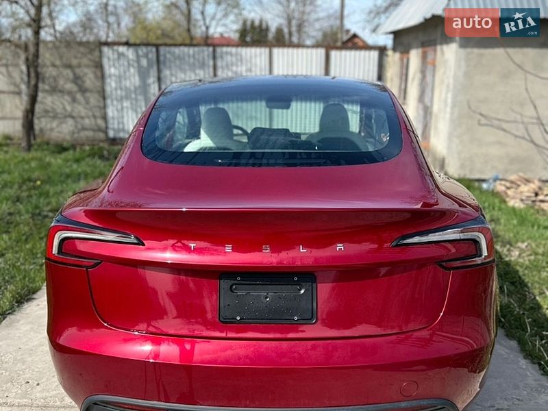 Седан Tesla Model 3 2024 в Львове
