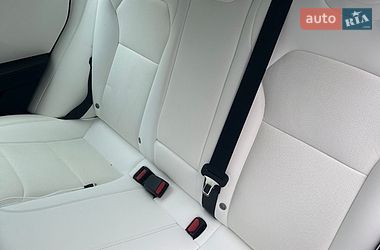 Седан Tesla Model 3 2024 в Львове