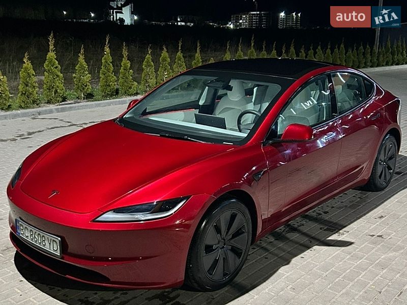 Седан Tesla Model 3 2024 в Львове