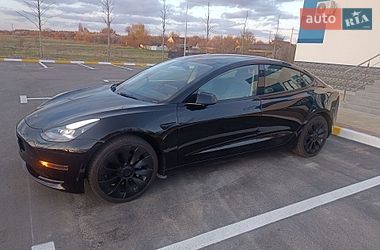 Седан Tesla Model 3 2022 в Буче