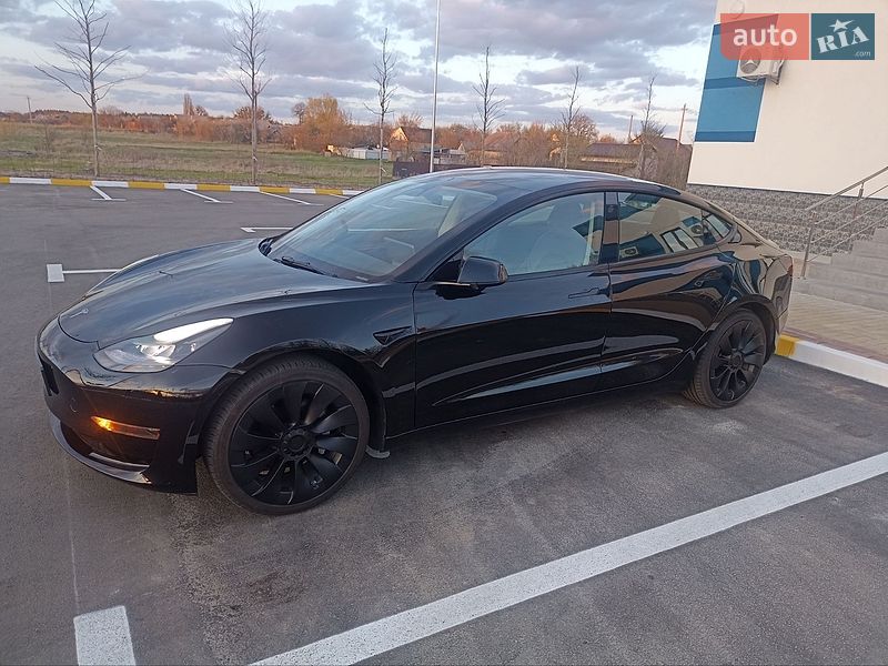 Седан Tesla Model 3 2022 в Буче