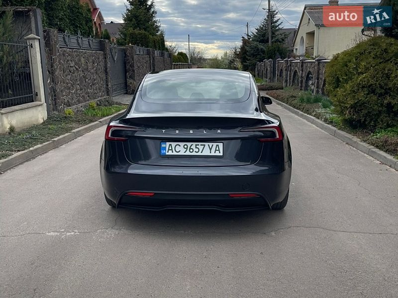 Седан Tesla Model 3 2024 в Нововолинську