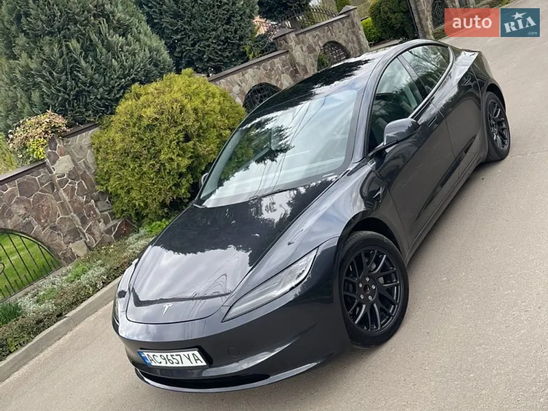 Tesla Model 3 2024