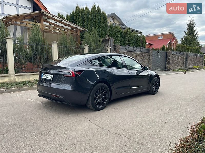 Седан Tesla Model 3 2024 в Нововолинську