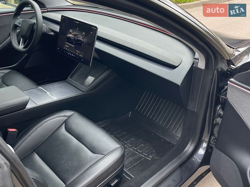 Седан Tesla Model 3 2024 в Нововолинську