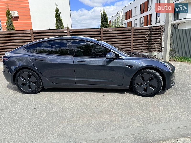 Седан Tesla Model 3 2022 в Львові