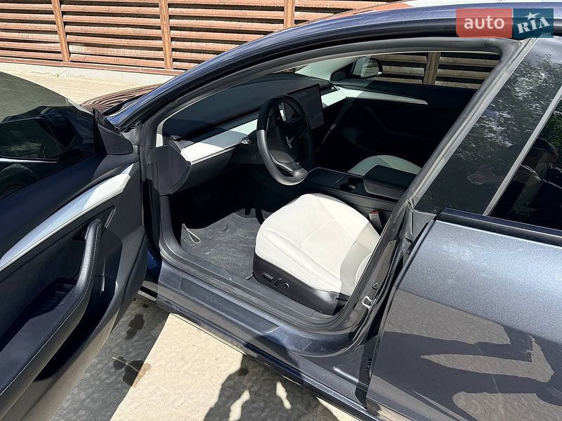 Седан Tesla Model 3 2022 в Львові