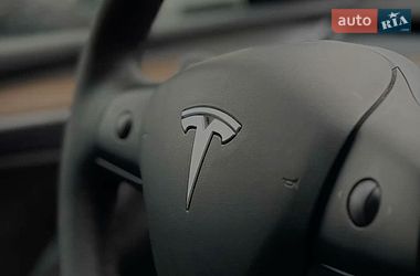 Седан Tesla Model 3 2022 в Ровно