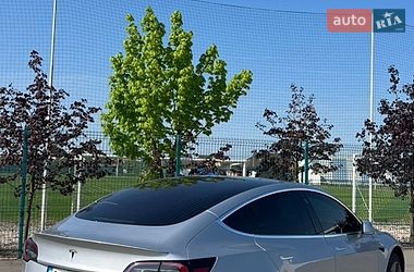 Седан Tesla Model 3 2018 в Ужгороде