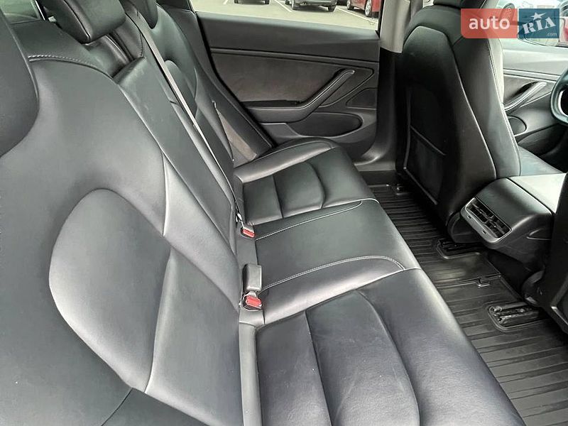 Седан Tesla Model 3 2018 в Києві