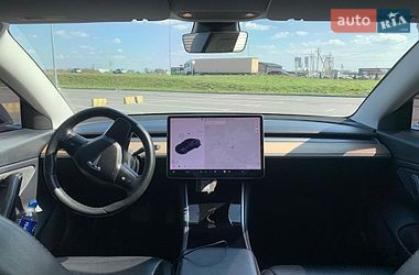 Седан Tesla Model 3 2018 в Львові