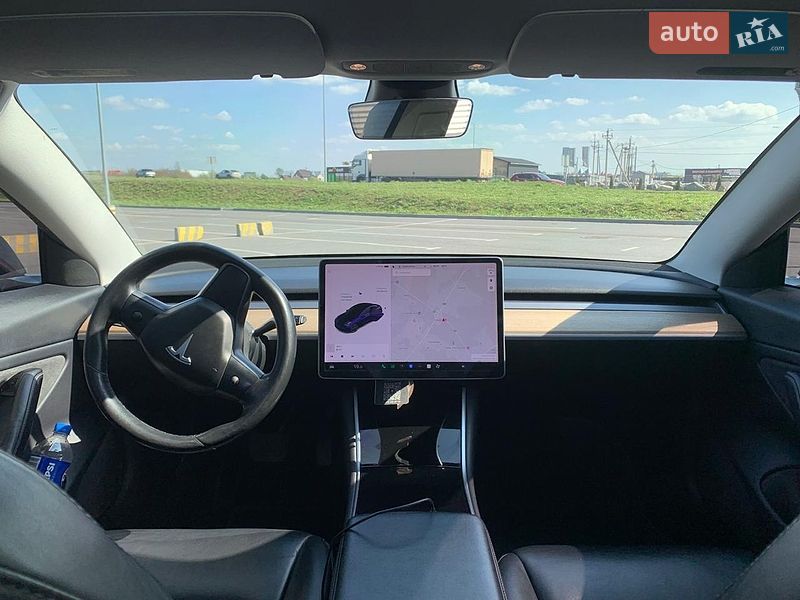 Седан Tesla Model 3 2018 в Львові