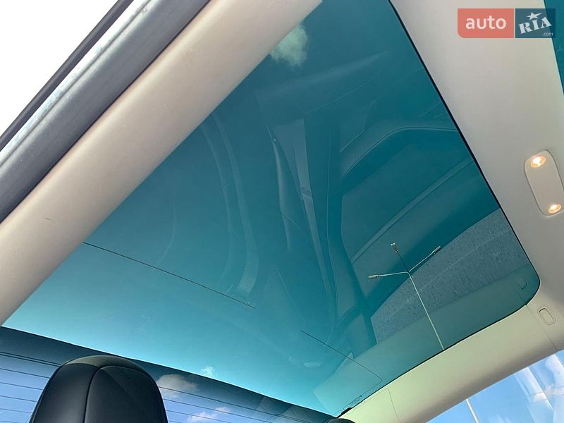 Седан Tesla Model 3 2018 в Львові