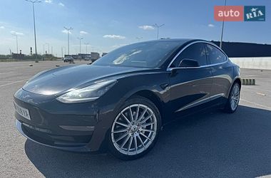 Седан Tesla Model 3 2018 в Львове