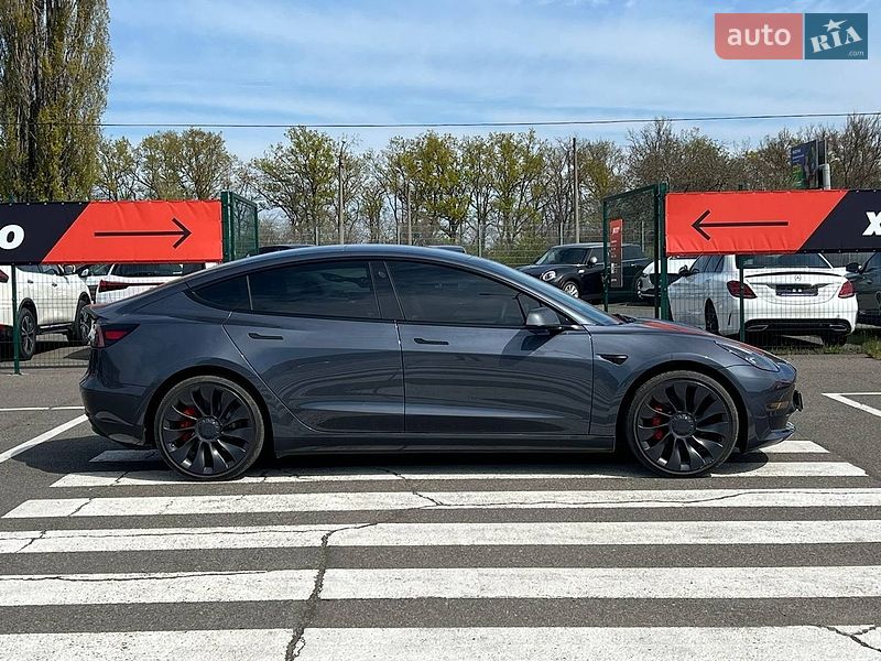 Седан Tesla Model 3 2023 в Одессе